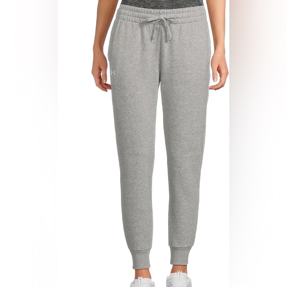 Under Armor LG women’s Gray Sweatpants. Selling matching sports bra set!